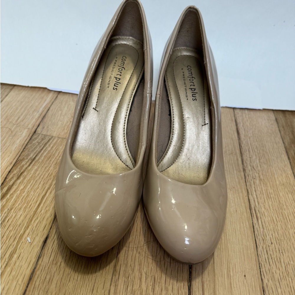 Comfortable low tan heel